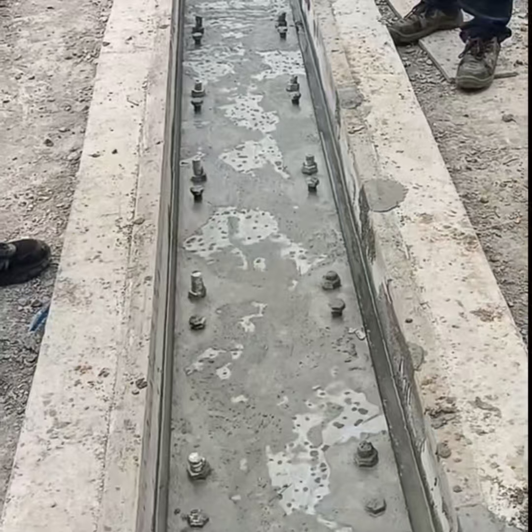 老边港口码头起重机龙门吊重型机械设备稳固用早强快凝轨道胶泥